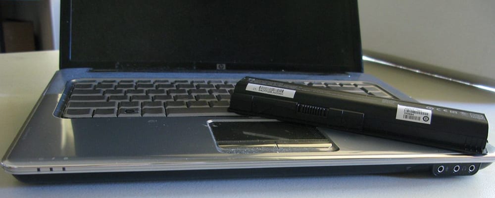 Laptop and battery
